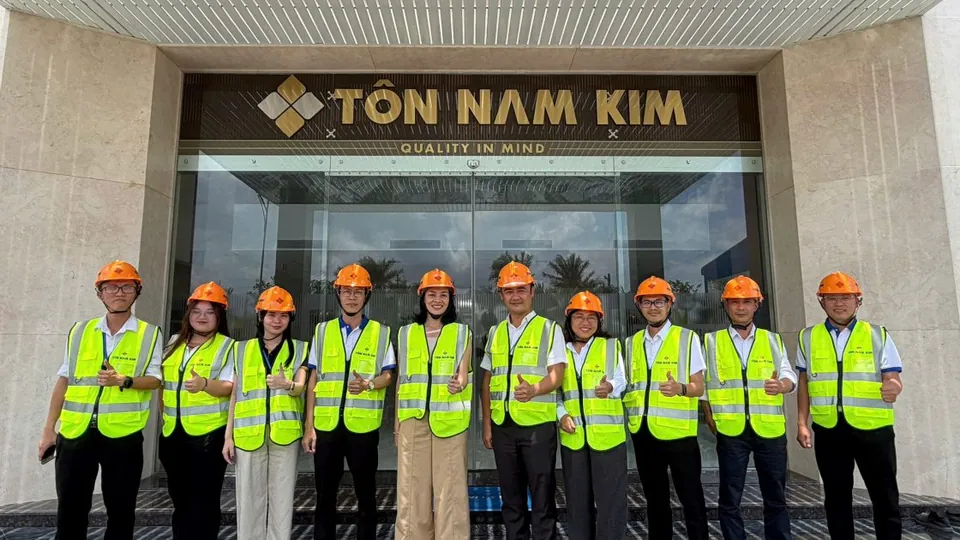 Đoàn NHS tại Nhà máy Tôn Nam Kim Phú Mỹ